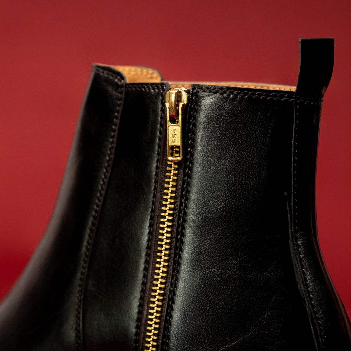 Classic Leather Pointed Toe Boots / Gold Zip