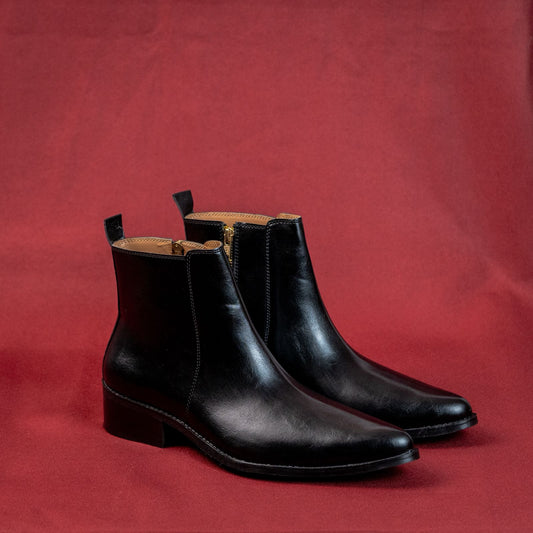 Classic Leather Pointed Toe Boots / Gold Zip