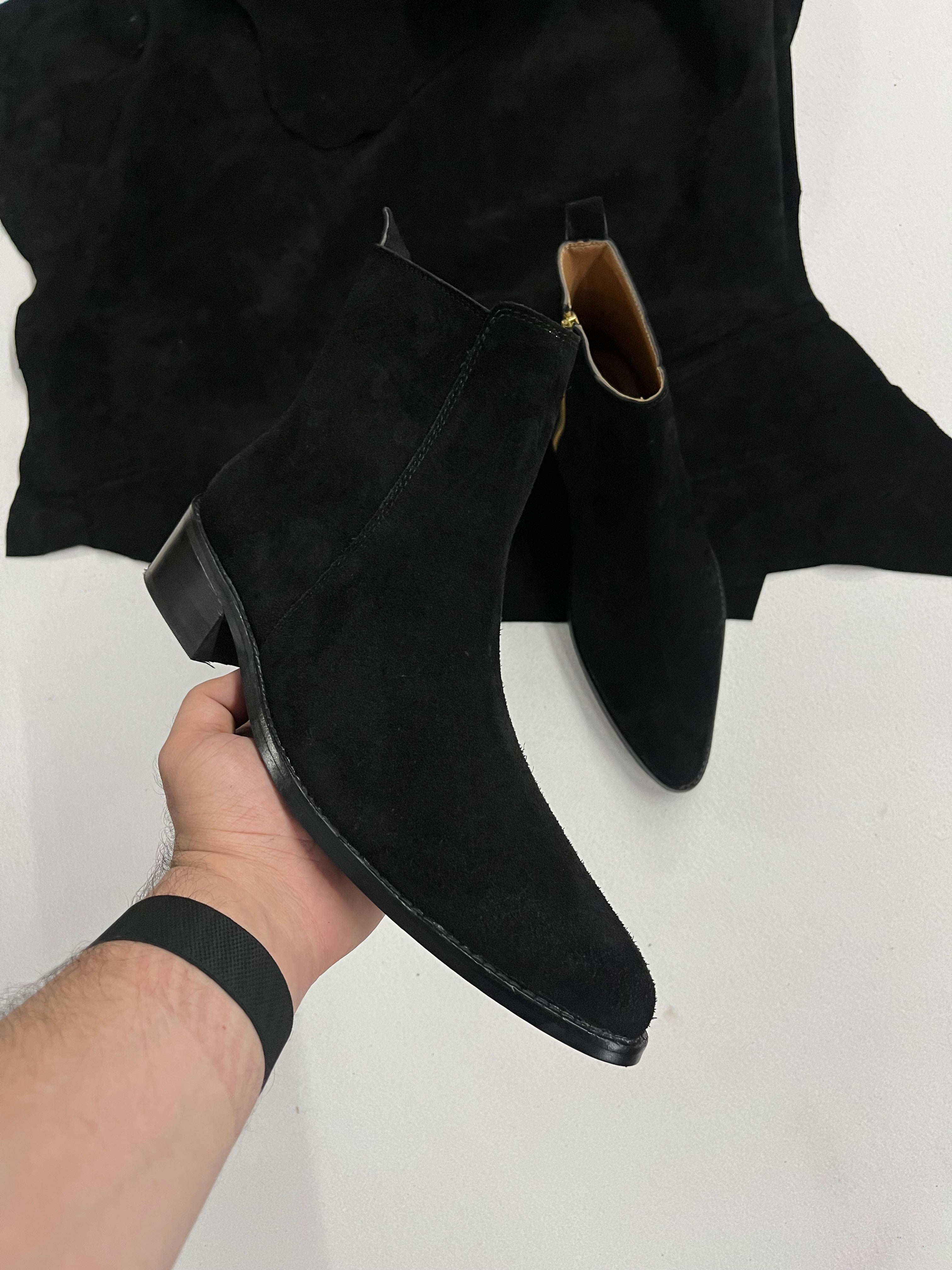 Premium suede leather boots/ Pointed Toe - Black – Lozano