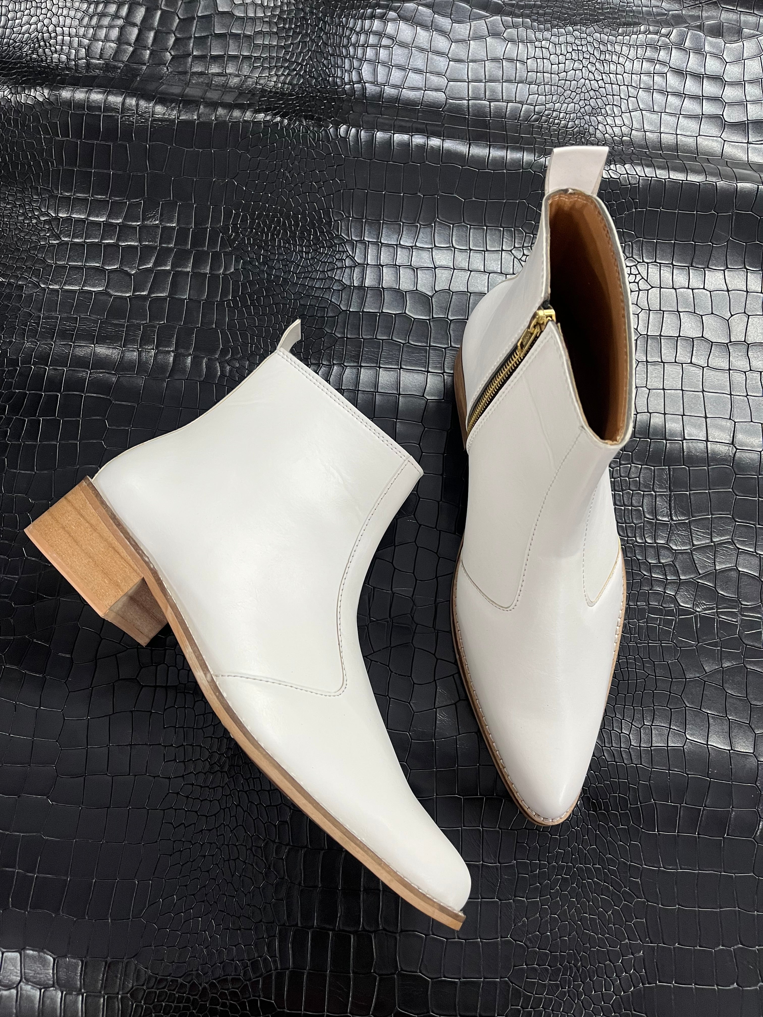 Pointed Toe Leather Boots - White – Lozano